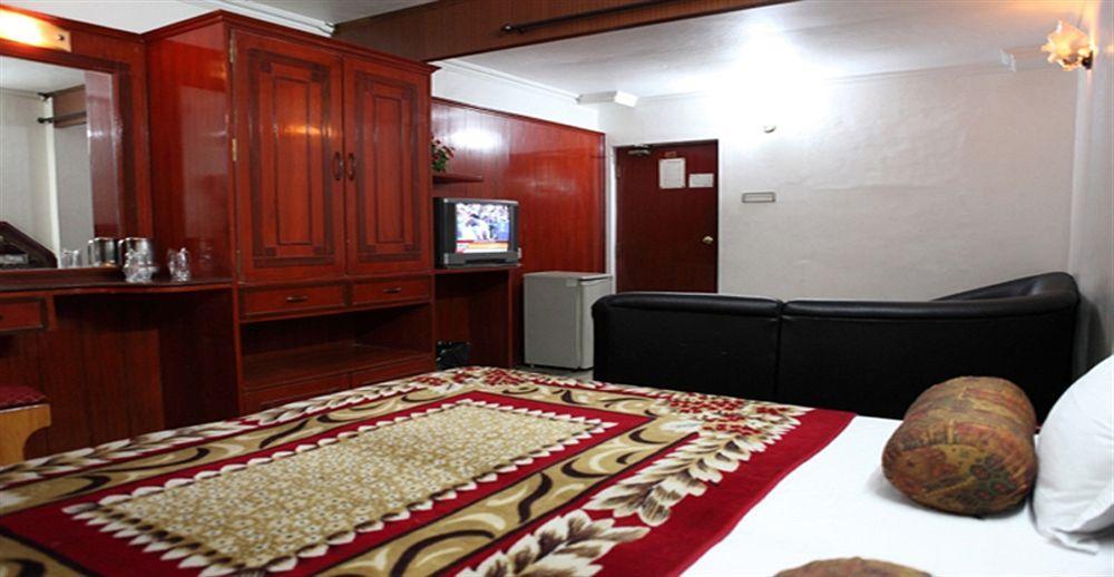 Nandini Palace 2*
